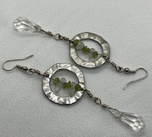 Sølv ørekrog med fængende vedhæng