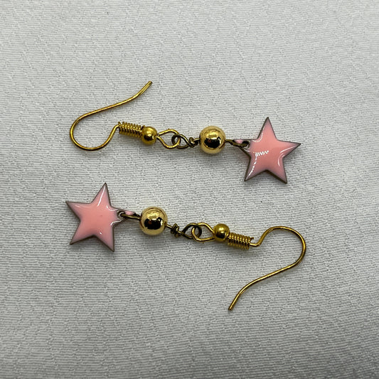 Messing øreringe med lyserød stjerne