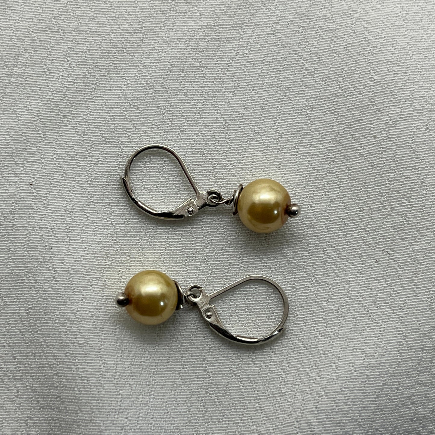 Brioche sølv øreringe med lille perle