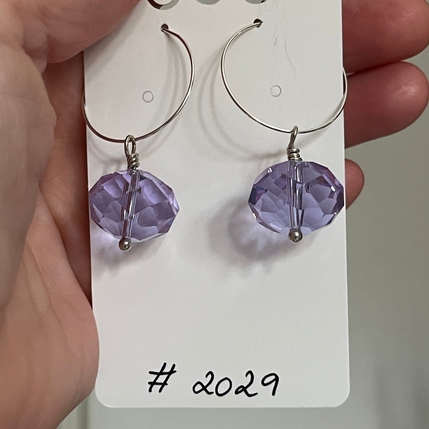 Hoops i sølv med kæmpe lilla krystal