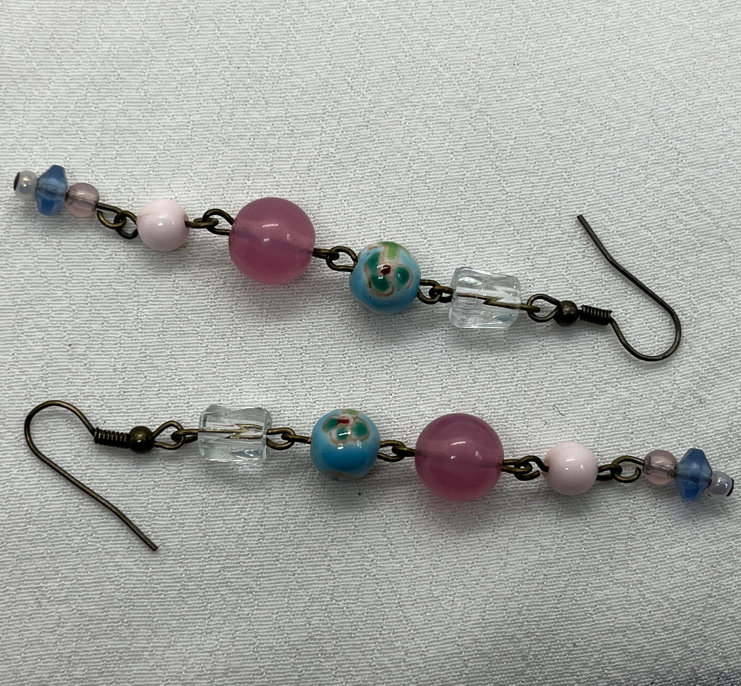 Øreringe i oxideret messing med langt vedhæng