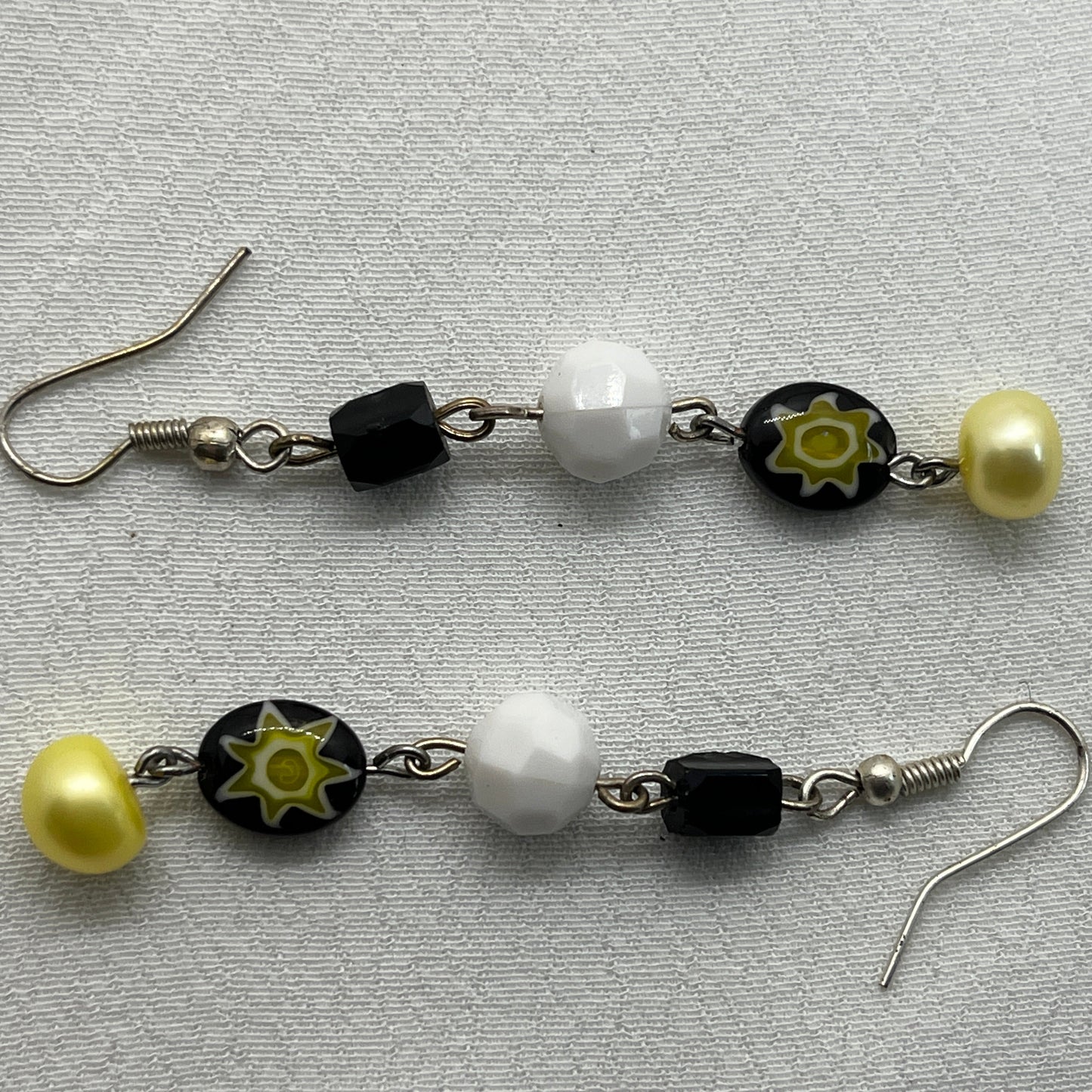 Sølv øreringe med vedhæng af 4 perler