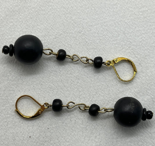 Messing brioche med sorte perler