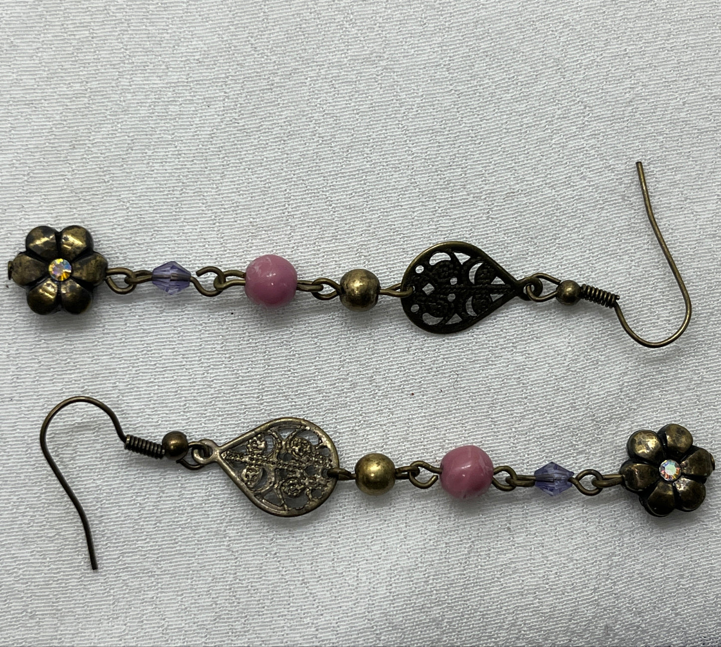 Ørering i antik messing med langt vedhæng