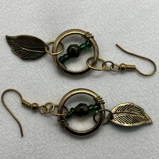 Ørering i messing med cool vedhæng