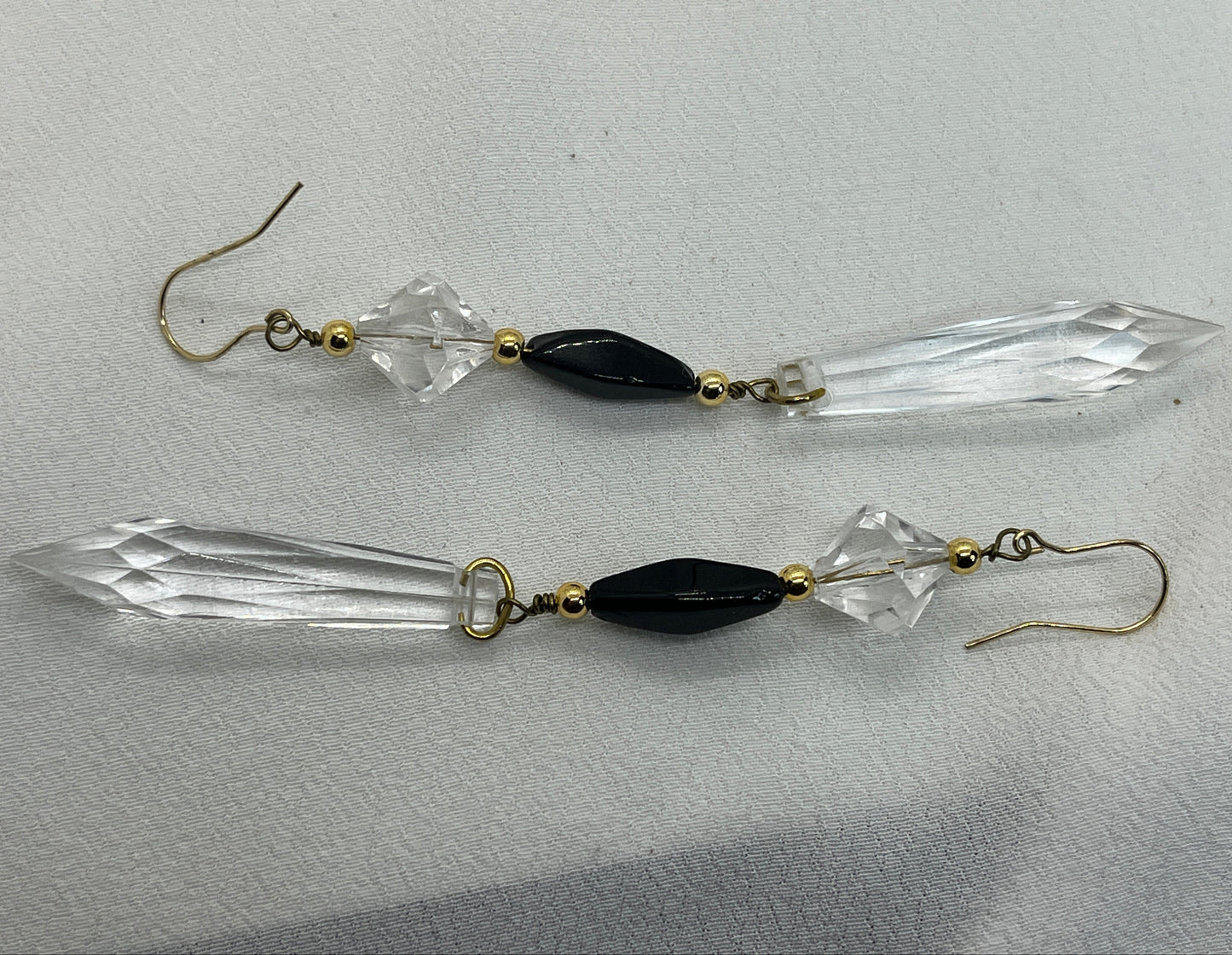 Øreringe i messing med prismer