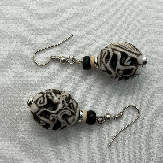 Sølv øreringe med arabesk perle