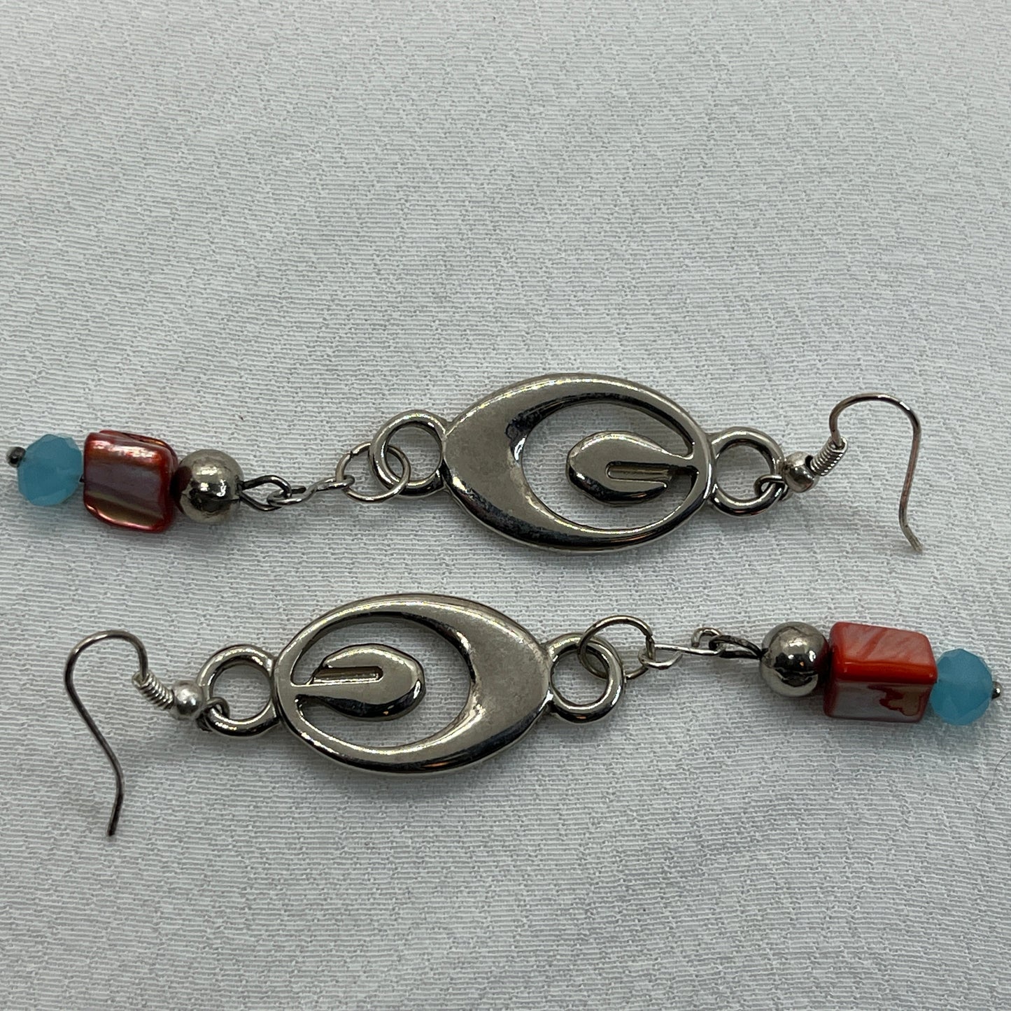 Sølv øreringe med specielt sølv vedhæng