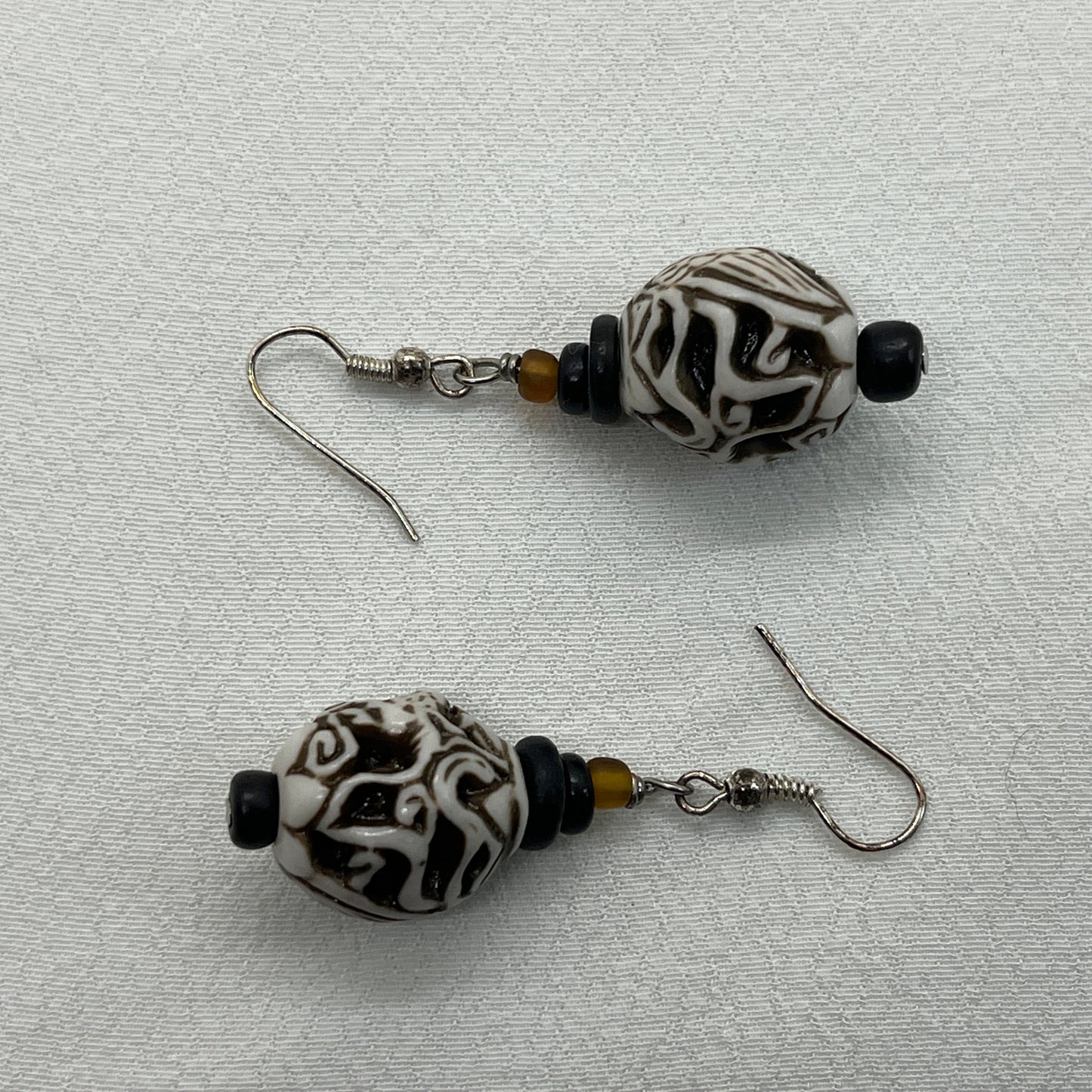 Sølv øreringe med arabesk perle