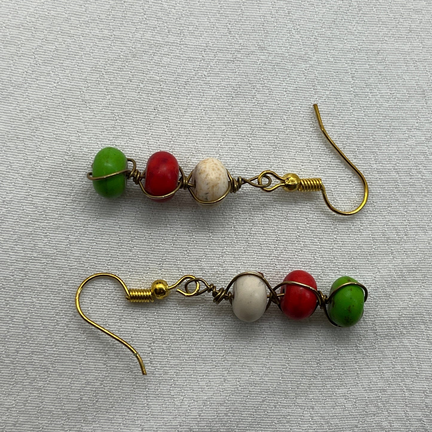 Messing øreringe med 3 på stribe