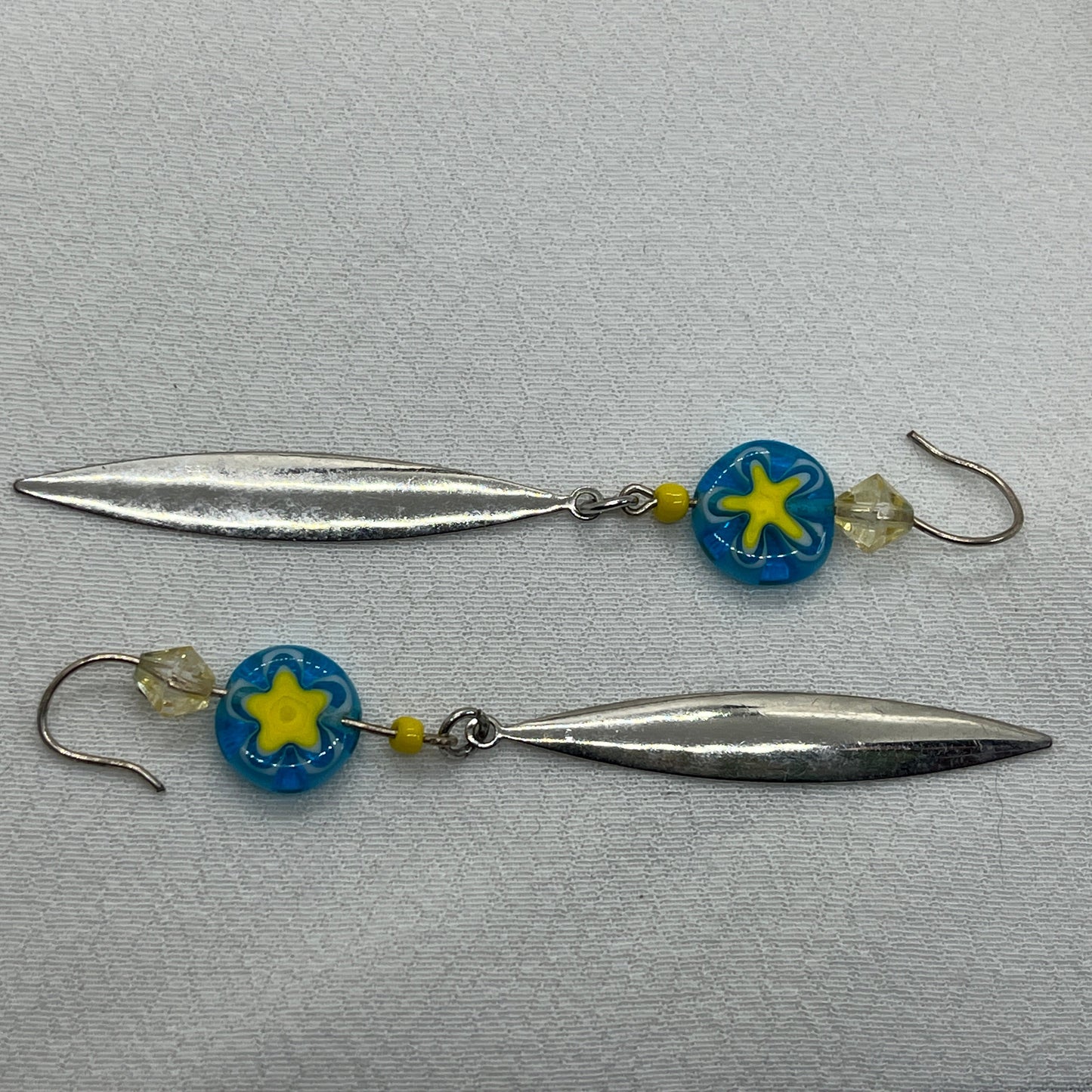 Sølv øreringe med blå stjerneperle