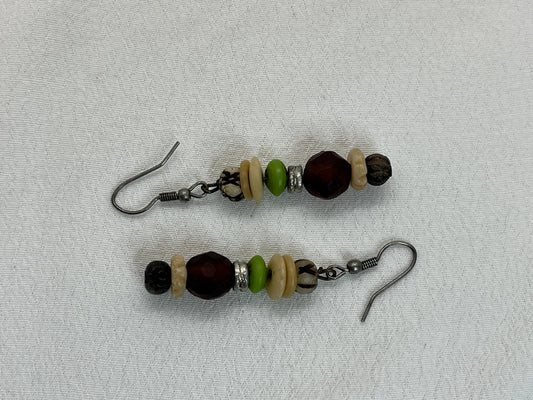 Øreringe i antik sølv med træ og ben