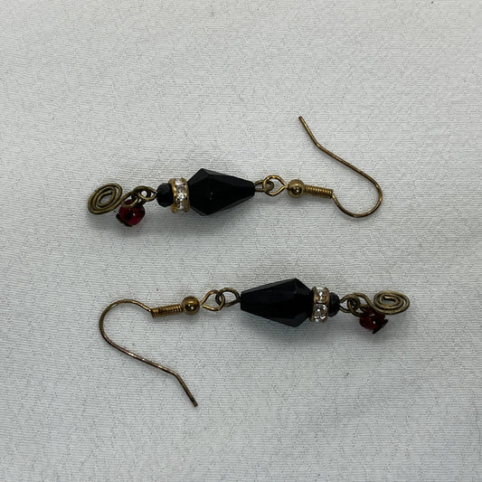 Messing øreringe med flot vedhæng