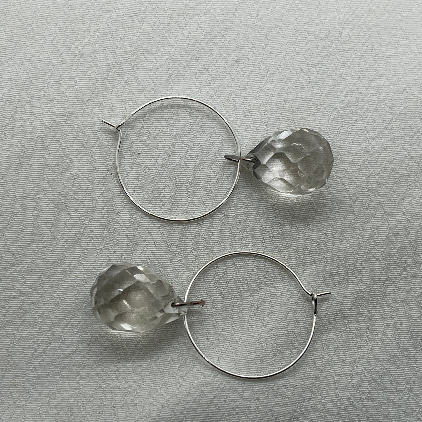 Hoops i sølv med stor Krystal