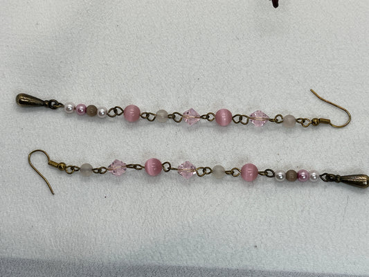 Messing øreringe med rosa stenperler