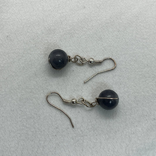 Ørering i sølv med en Labradorit