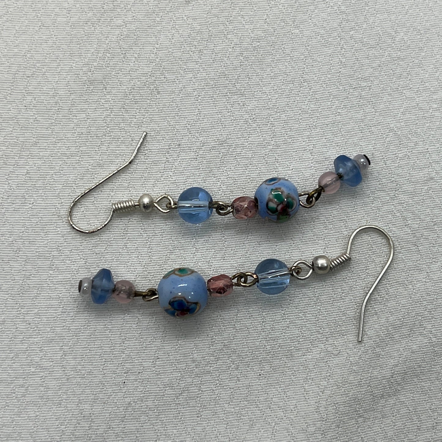 Sølv øreringe med blå og rosa perler