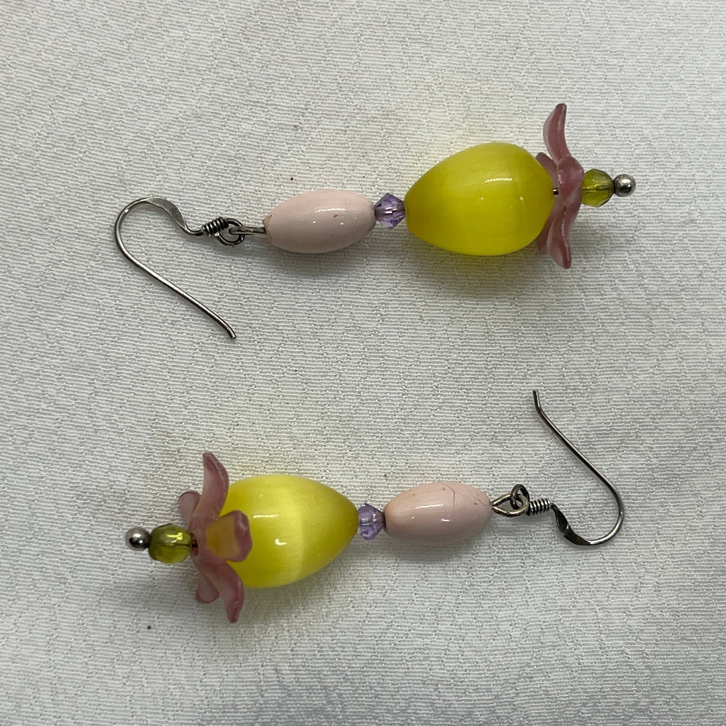 Sølv øreringe klædt i gult og rosa