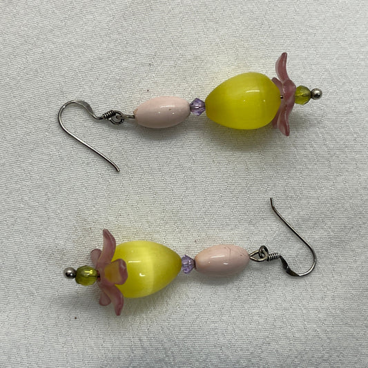 Sølv øreringe klædt i gult og rosa