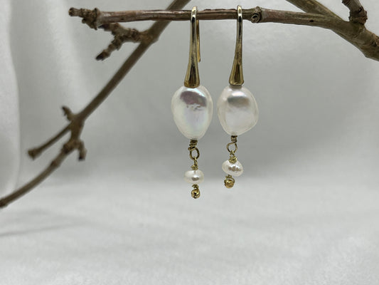 Guld øreringe med Ferskvandsperler