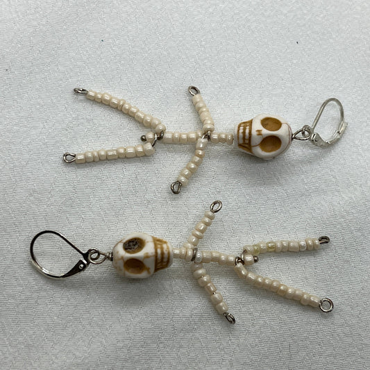 Halloween sølv brioche øreringe med hvidt skelet