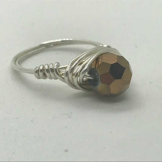 Ring i sølv med bronzefarvet perle