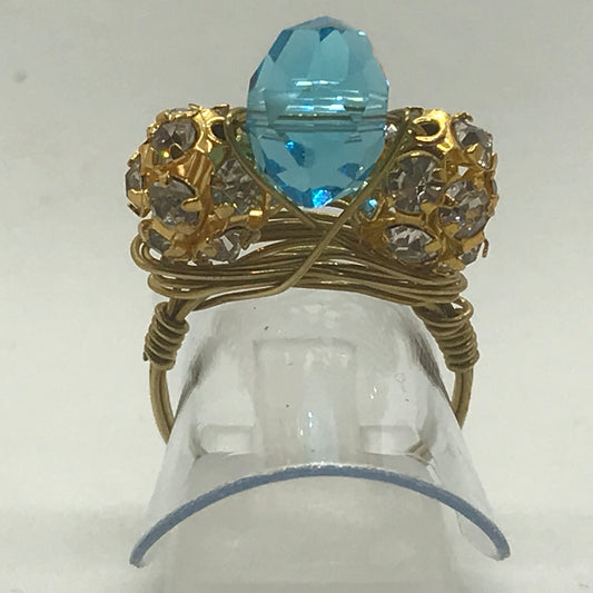 Ring i messing med en blå facetteret Krystal