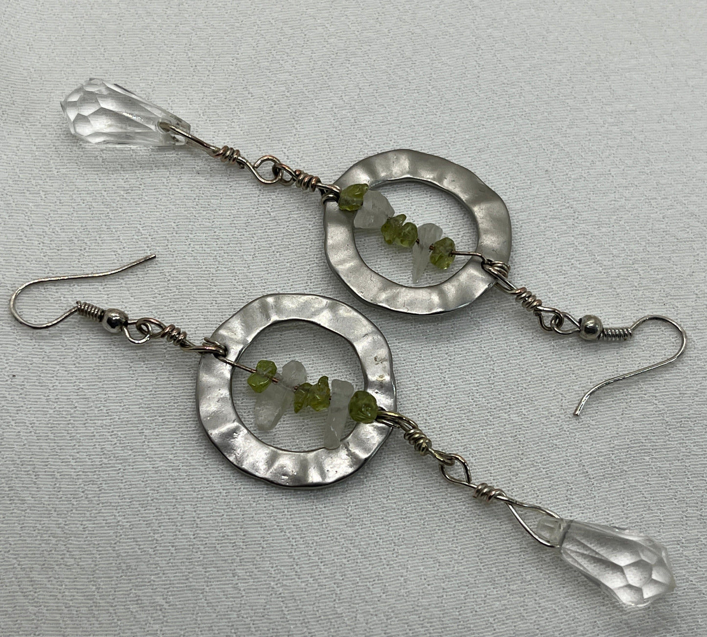 Sølv ørekrog med fængende vedhæng