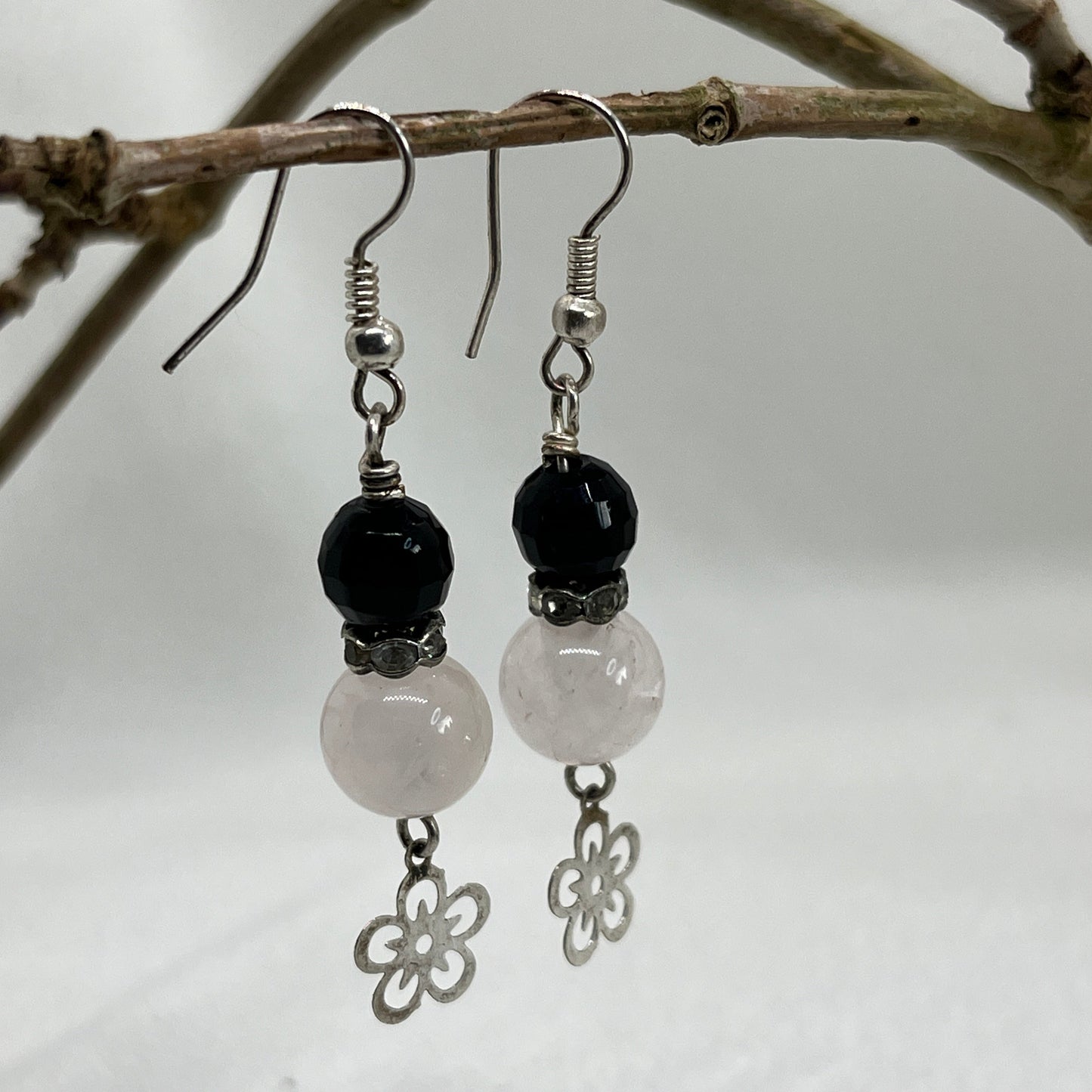 Ørekrog i sølv med sort Onyx og Rosenkvarts