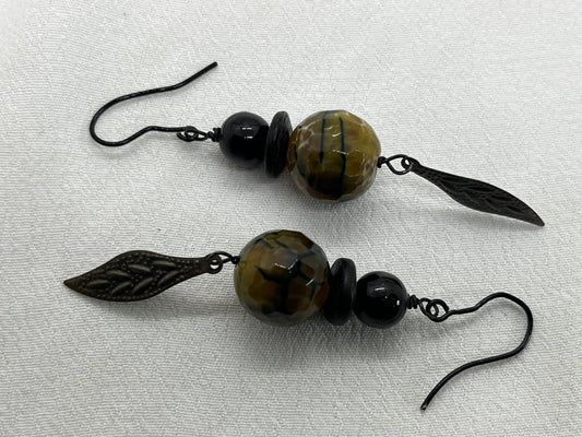 Sort ørering med facetteret Agat