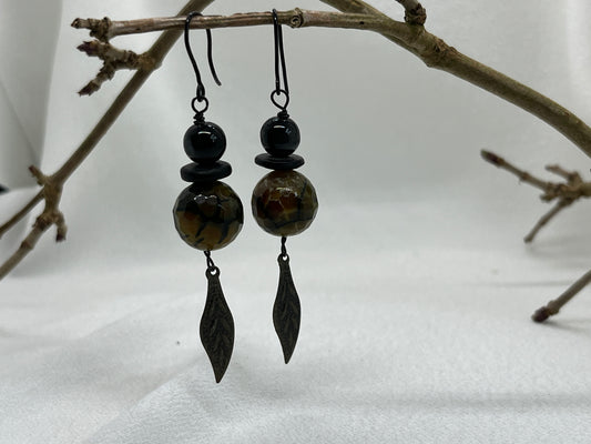 Sort ørering med facetteret Agat