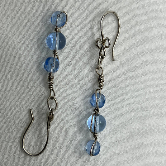 Unikke sølv øreringe med blå perler