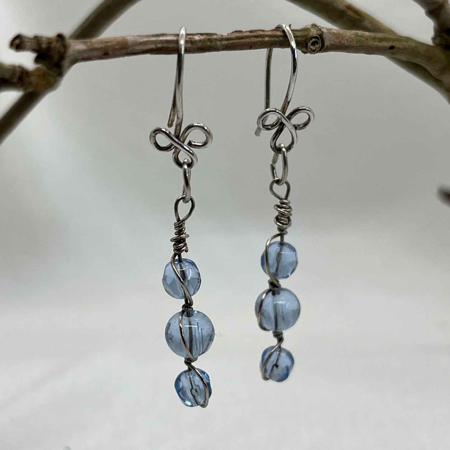 Unikke sølv øreringe med blå perler