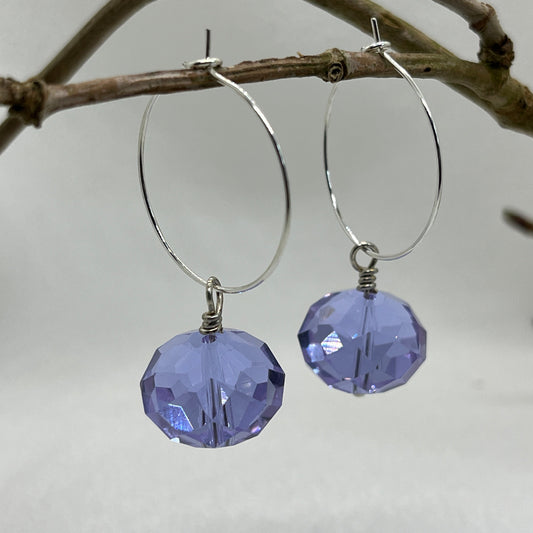 Hoops i sølv med kæmpe lilla krystal