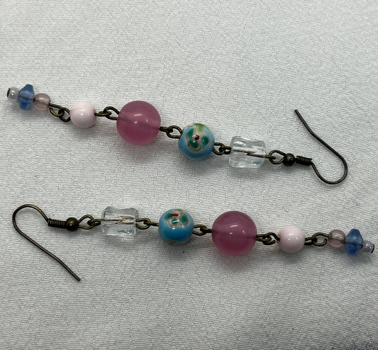 Øreringe i oxideret messing med langt vedhæng