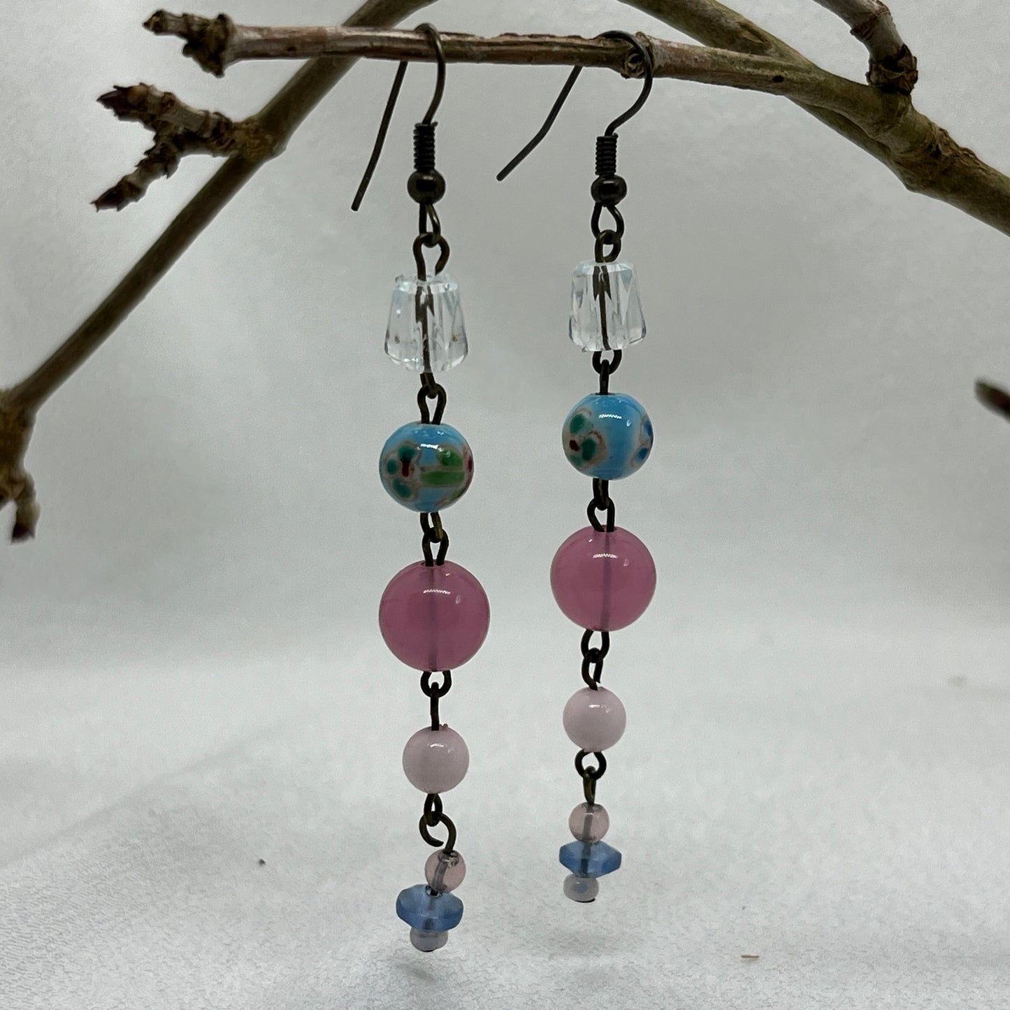 Øreringe i oxideret messing med langt vedhæng