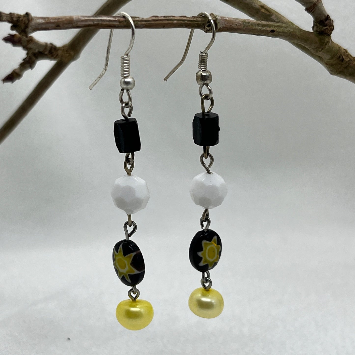 Sølv øreringe med vedhæng af 4 perler