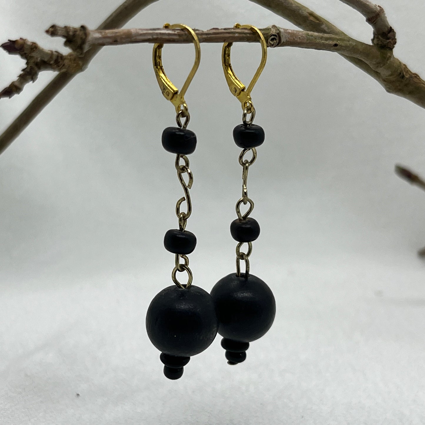 Messing brioche med sorte perler