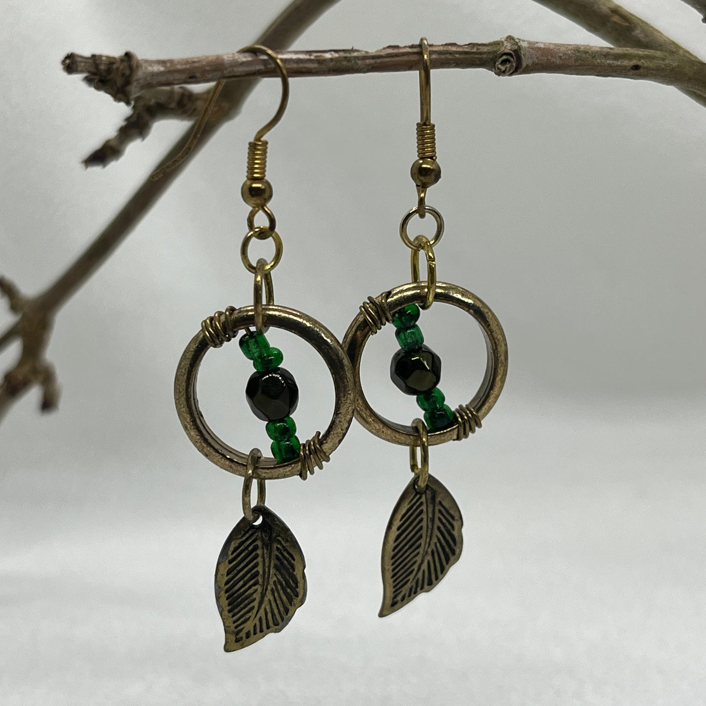 Ørering i messing med cool vedhæng