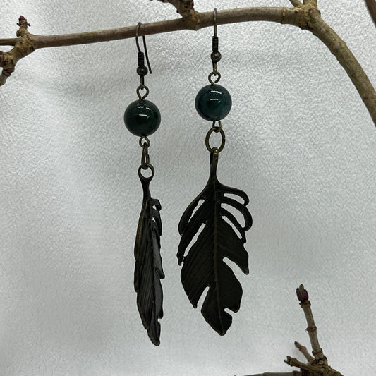 Øreringe i antikmessing m. perle og blad