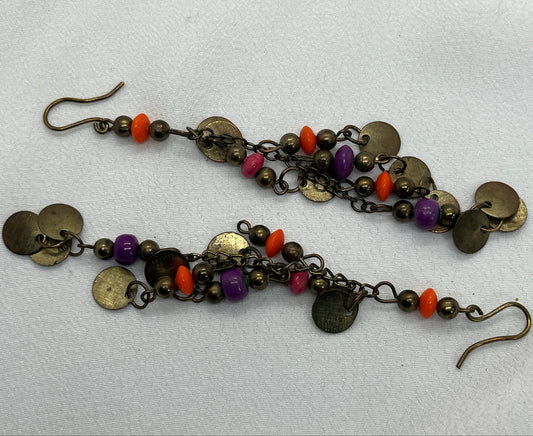 Øreringe i antik messing med langt vedhæng