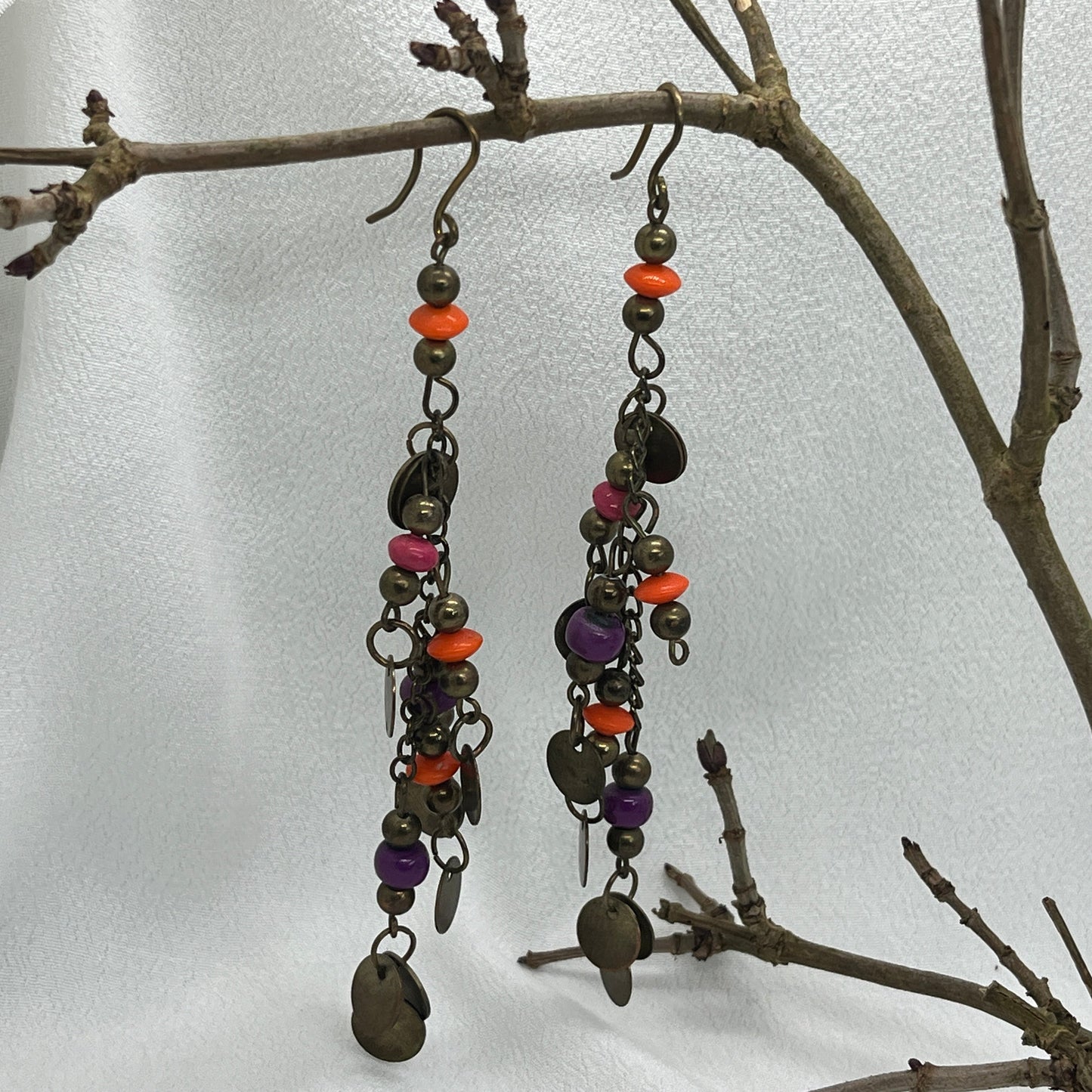 Øreringe i antik messing med langt vedhæng