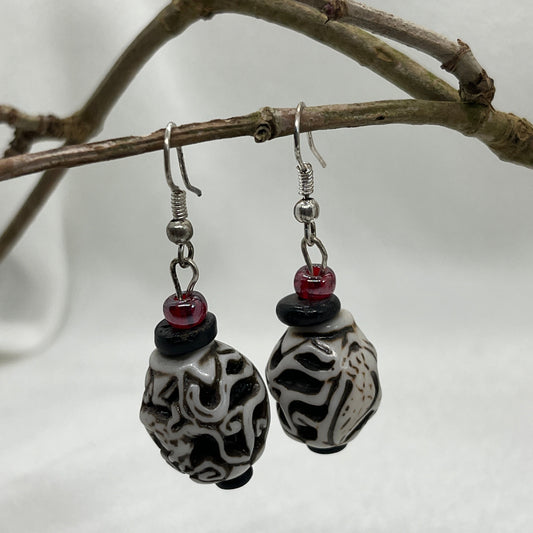 Sølv øreringe med arabesk perle