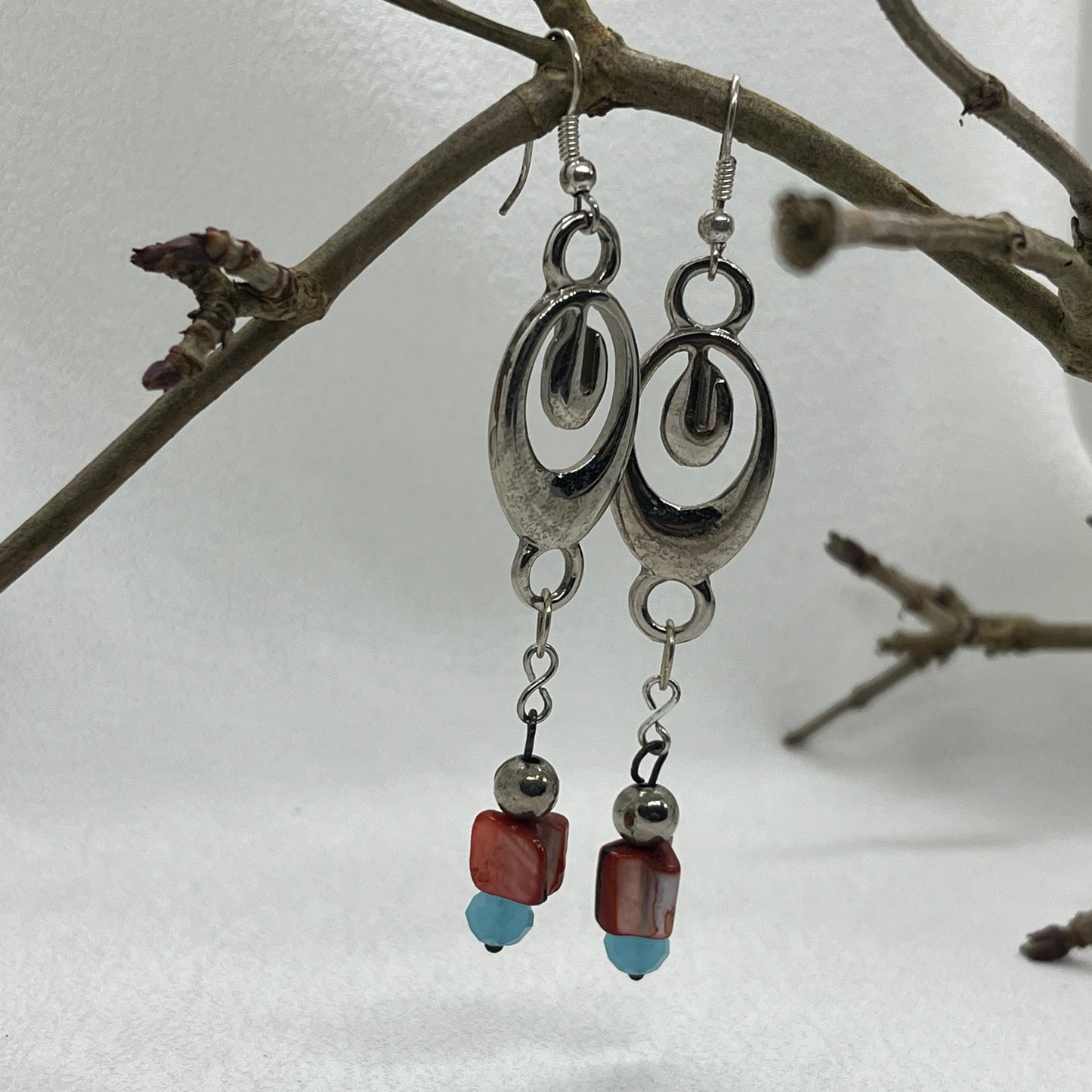 Sølv øreringe med specielt sølv vedhæng