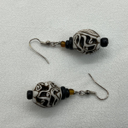 Sølv øreringe med arabesk perle