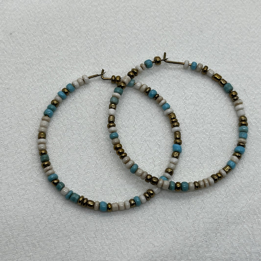 Messing hoops med seedbeads