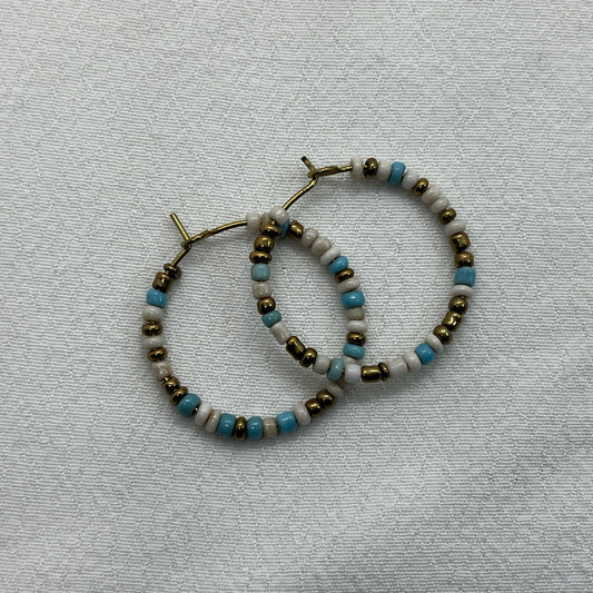Messing hoops med seedbeads