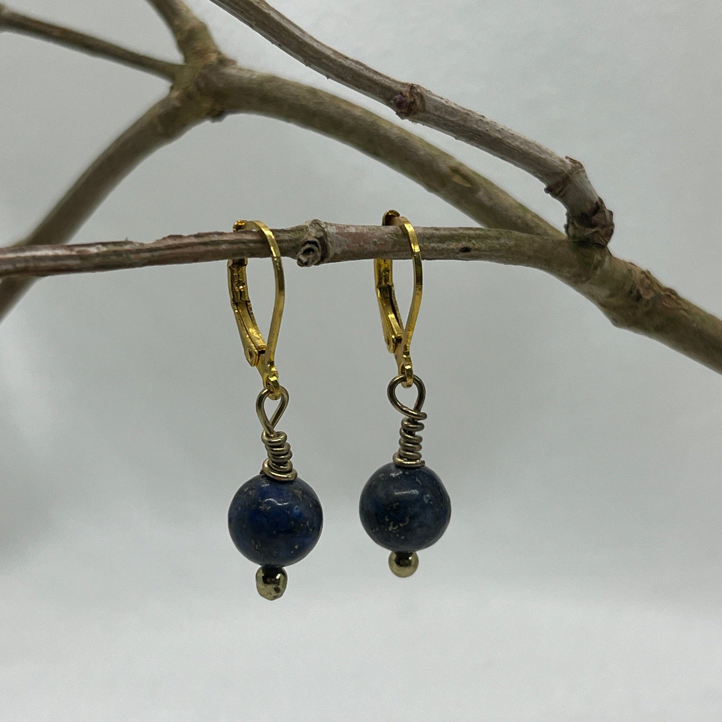 Messing brioche øreringe med Lapis-Lazuli