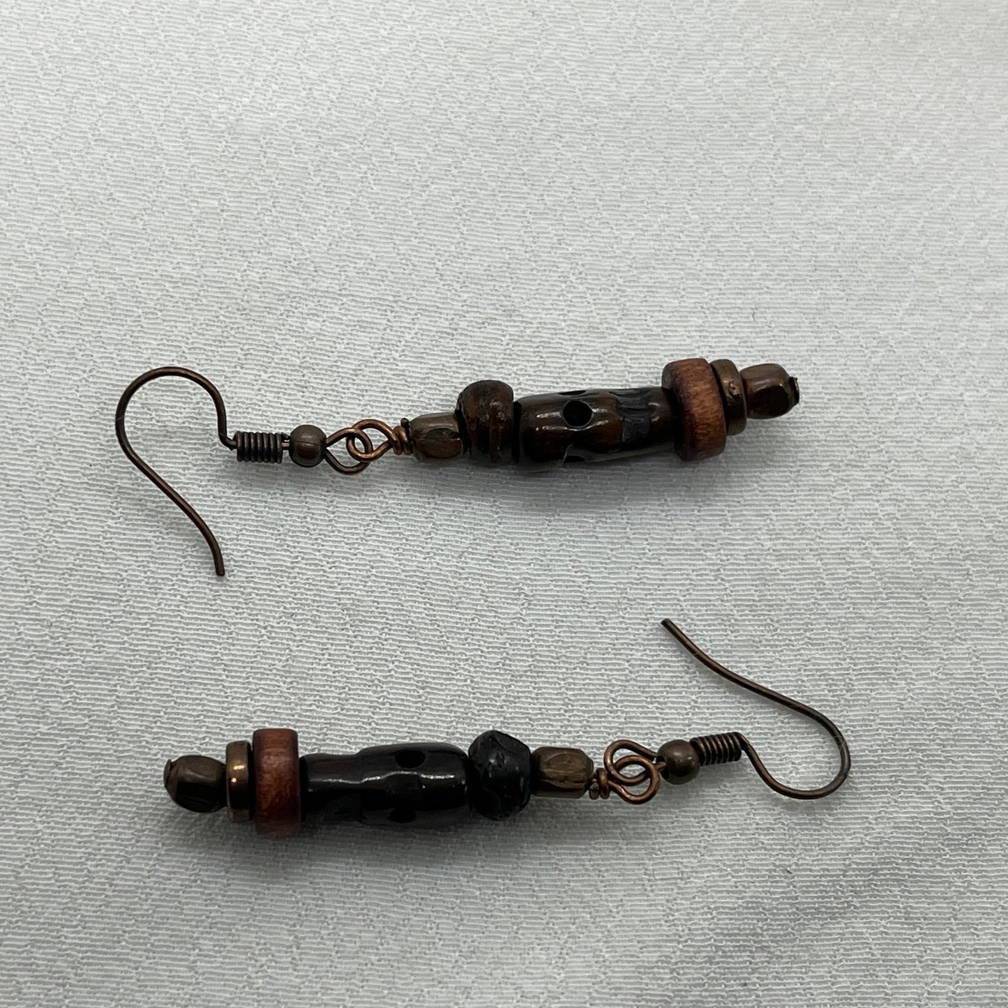 Kobber øreringe med Tigerøje kranie