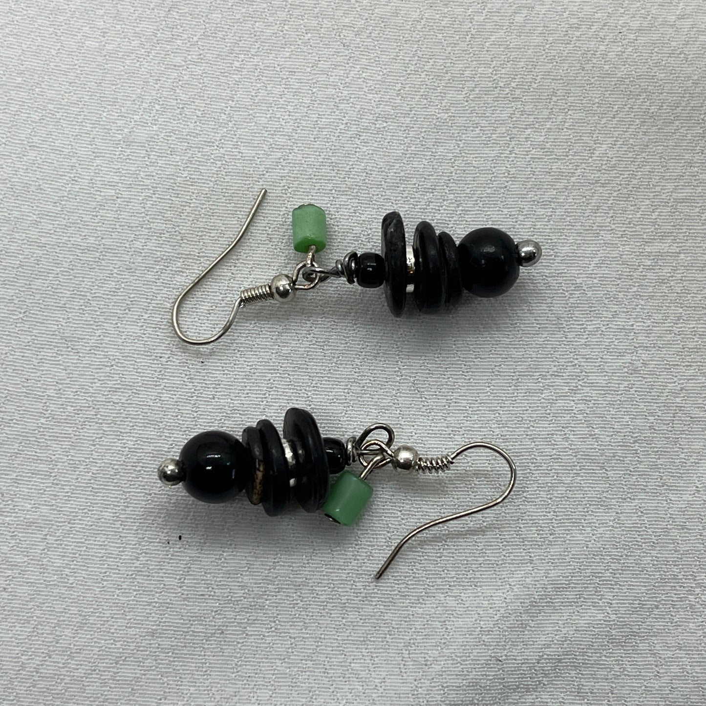 Sølv øreringe med sorte perler